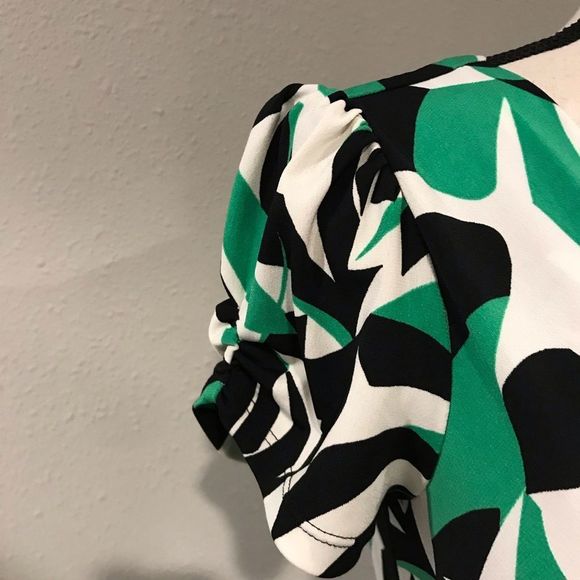 Bisou Bisou v-neck midi dress - Picture 3 of 10